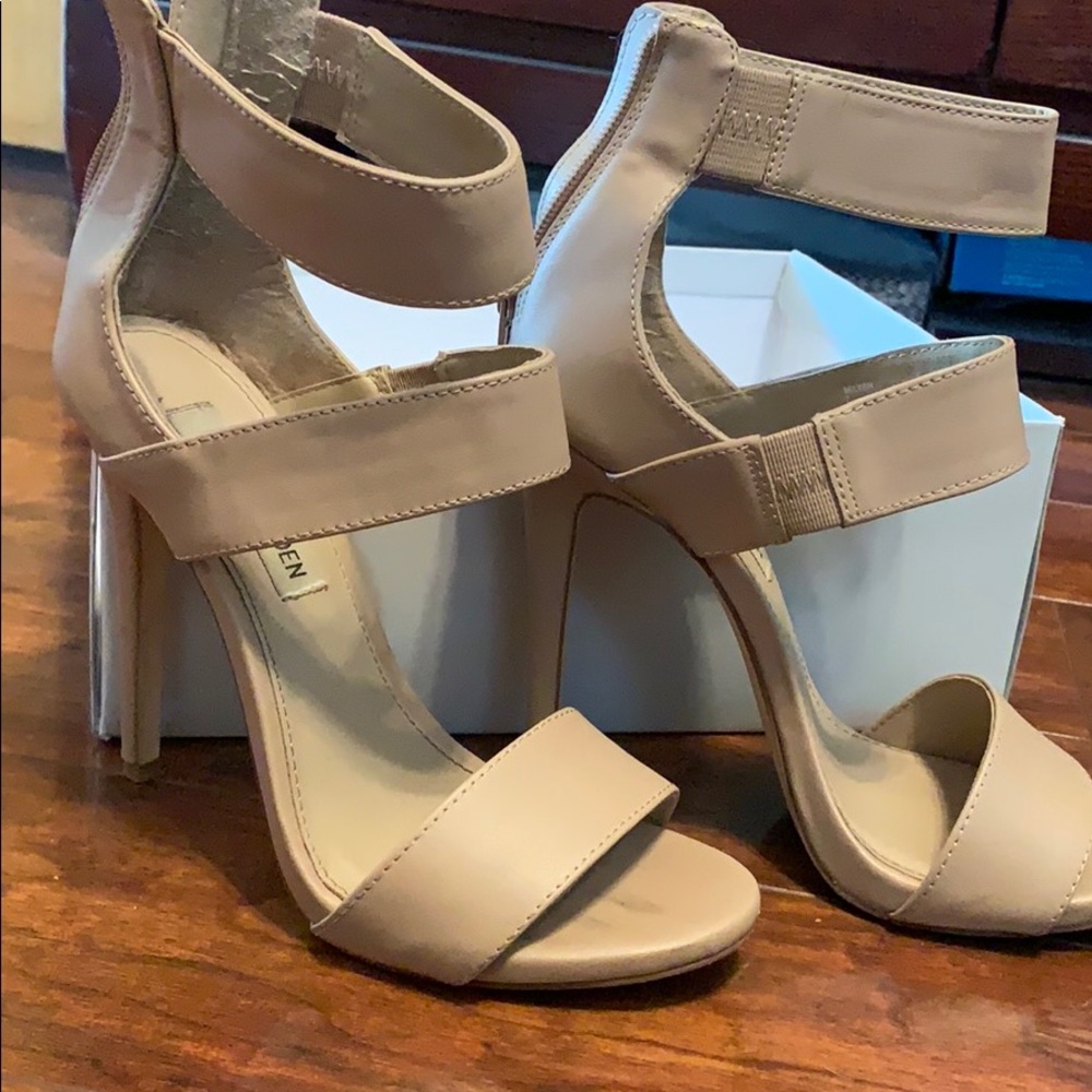 Steve Madden nude heels